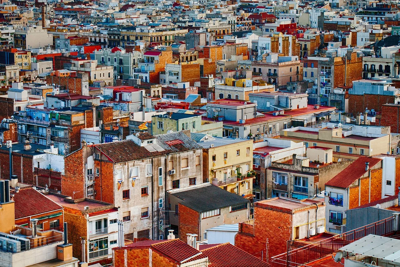 المقاولات والعقارات وتنمية المجتمع